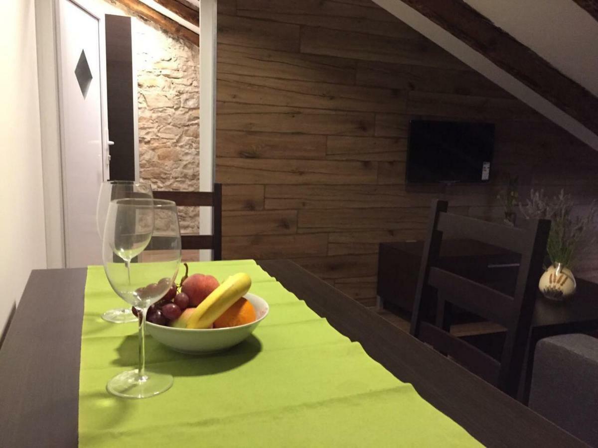 Lukadora Apartment Pula Luaran gambar