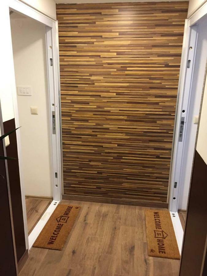 Lukadora Apartment Pula Luaran gambar