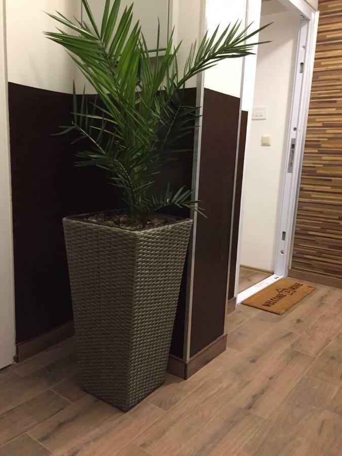 Lukadora Apartment Pula Luaran gambar