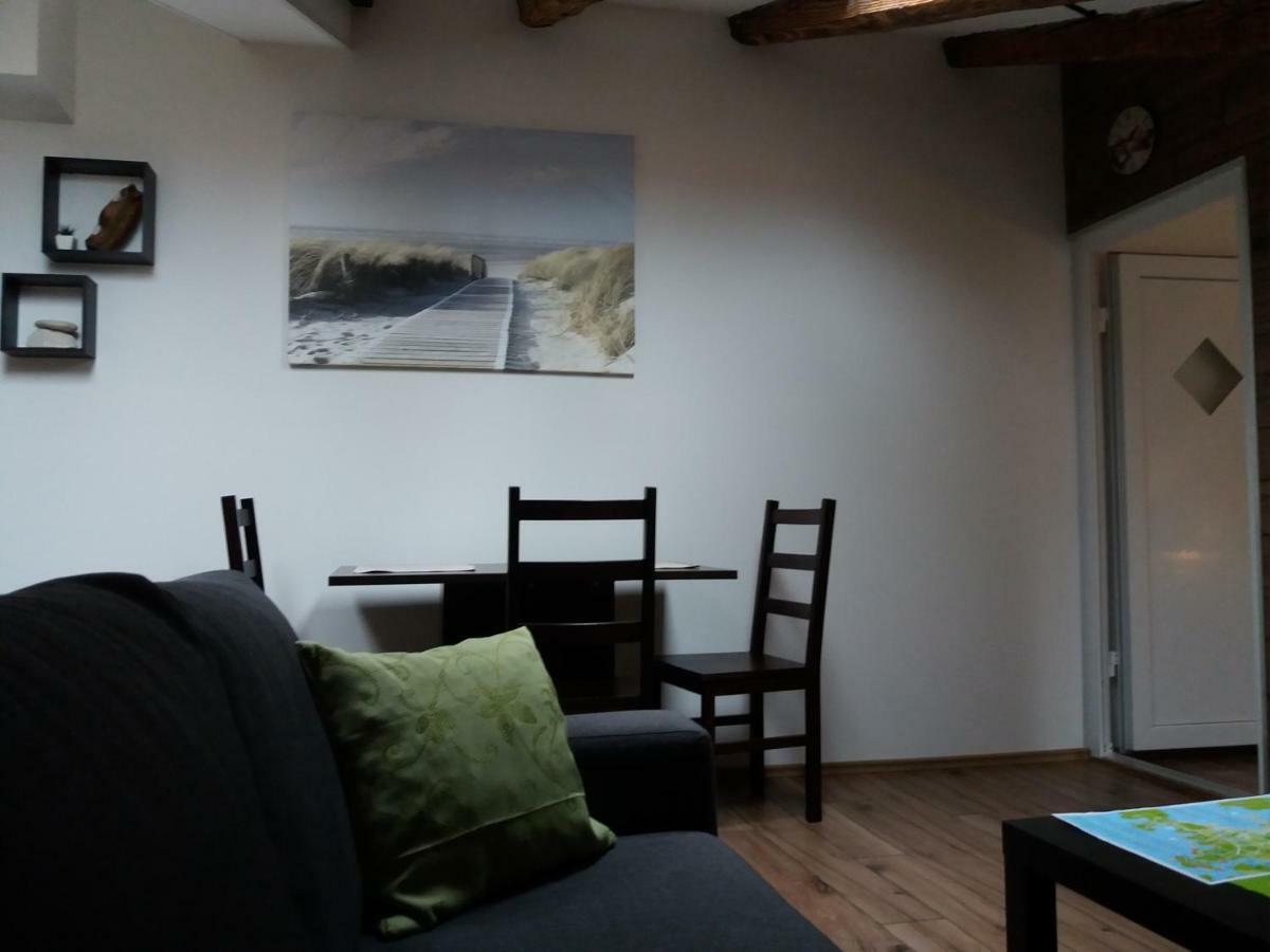 Lukadora Apartment Pula Luaran gambar