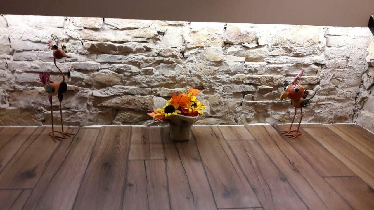Lukadora Apartment Pula Luaran gambar