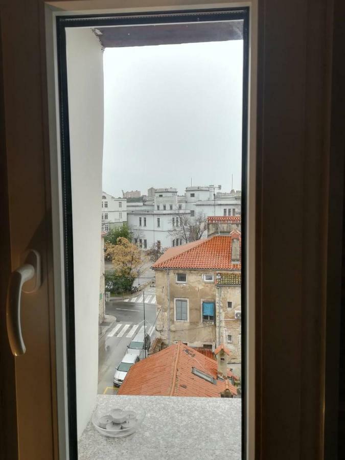 Lukadora Apartment Pula Luaran gambar