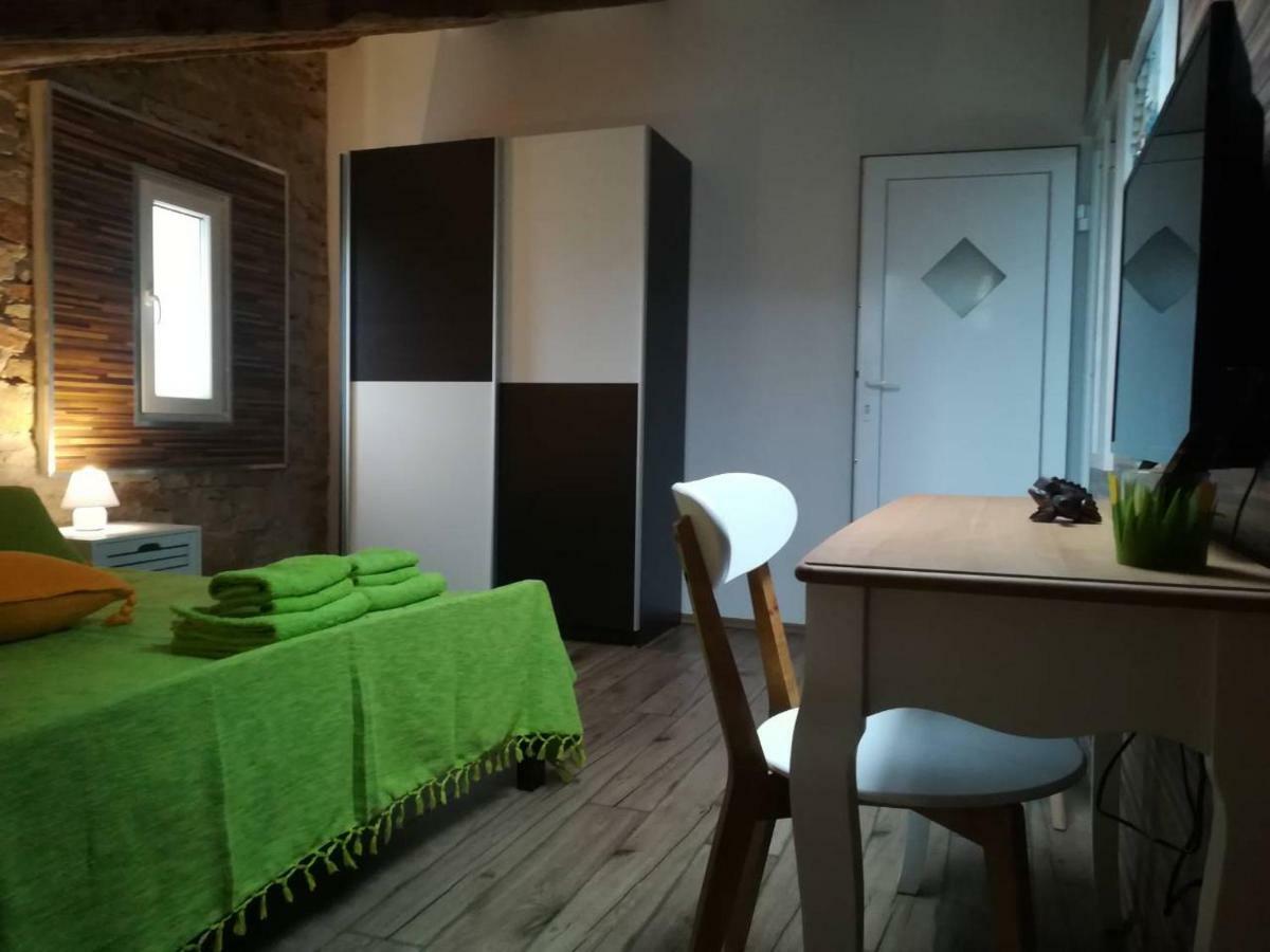 Lukadora Apartment Pula Luaran gambar