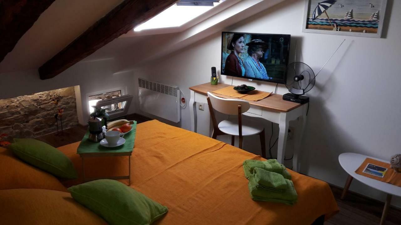 Lukadora Apartment Pula Luaran gambar