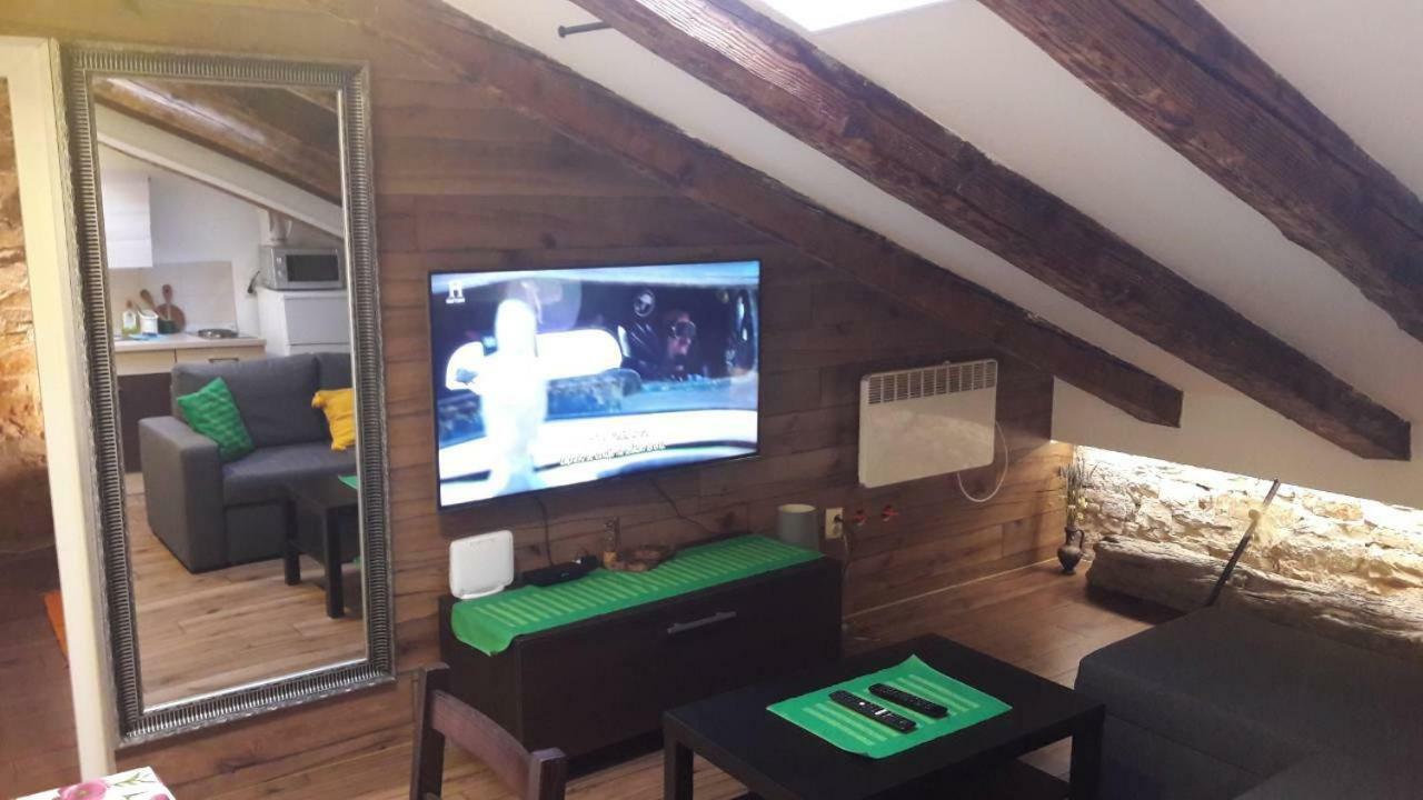 Lukadora Apartment Pula Luaran gambar
