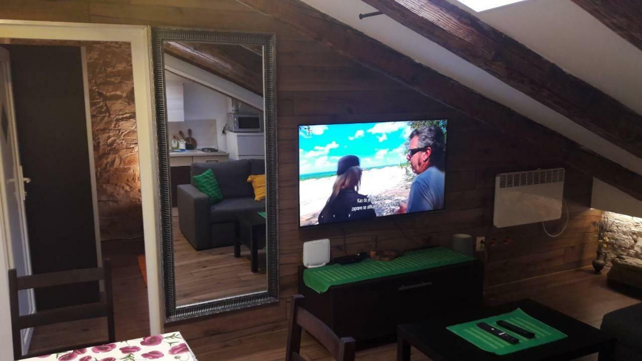 Lukadora Apartment Pula Luaran gambar